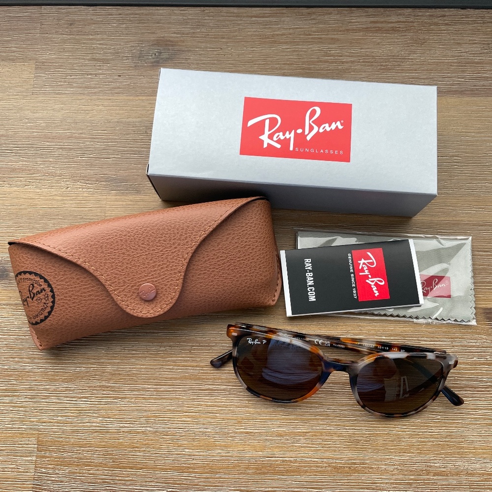 Ray-Ban Polarized Sunglasses w/Case - Elliot - Brand New!!
